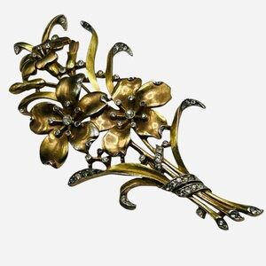 Stunning Trifari 1940's Rose Gold Plate Flower
Bouquet Brooch